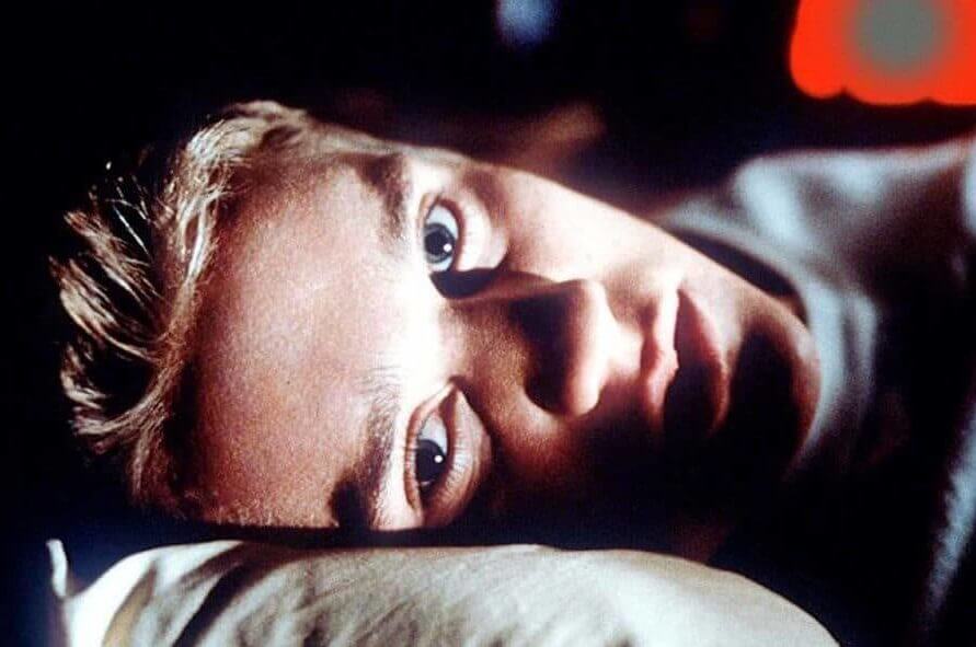 final destination 2000 devon sawa bed e1584400431565