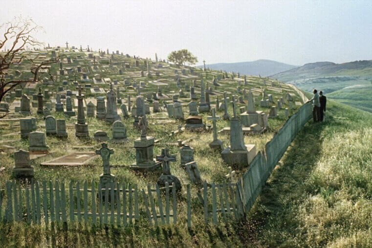 poltergeist cemetery 1982-remastered-Motion