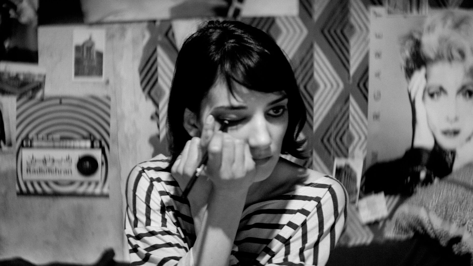 A Girl Walks Home Alone At Night (2014)