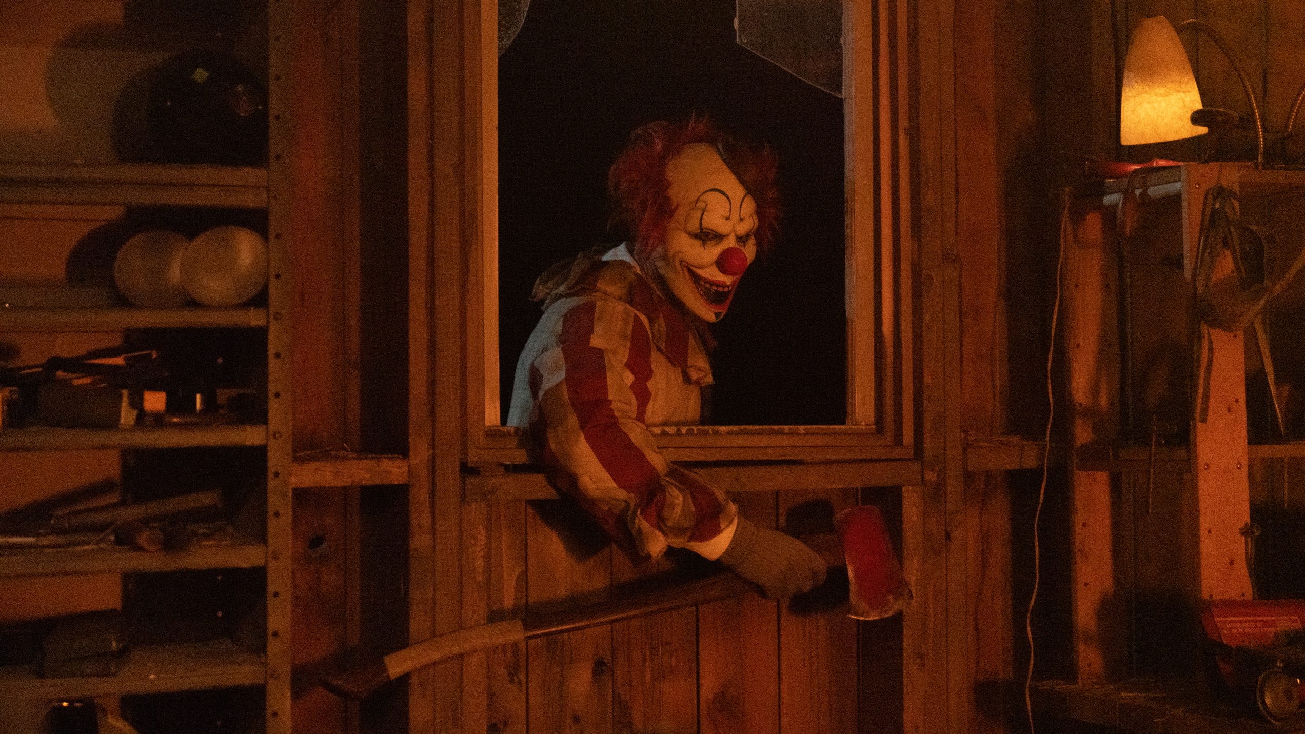 Frendo the Clown in Eli Craig’s CLOWN IN A CORNFIELD. Courtesy of RLJE Films & Shudder. An RLJE Films & Shudder Release.