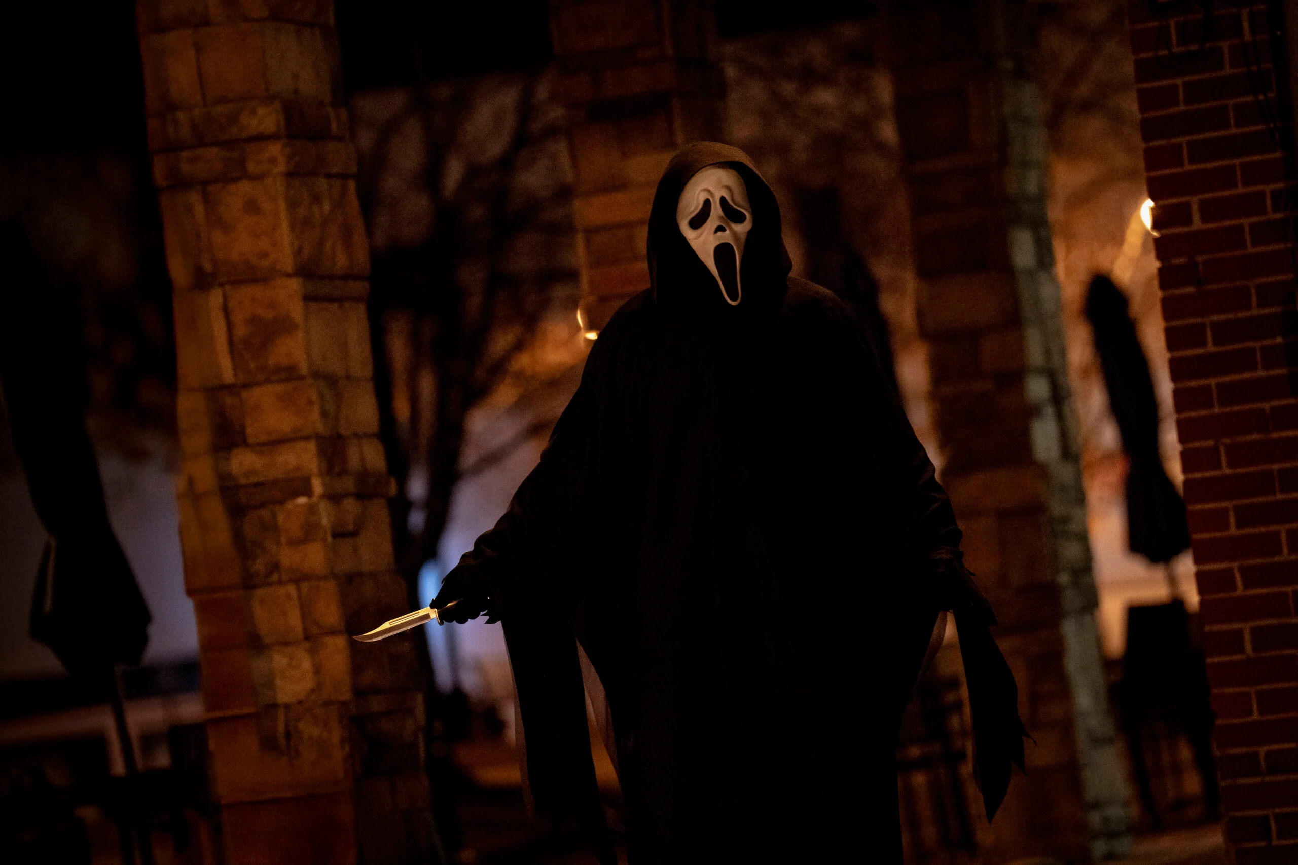 scream 7 ghostface in town square SCREAM 7 Review: Kevin Williamson's Gory Whodunit Resets The Rules For a Franchise in Crisis 10 scream 7 ghostface in town square