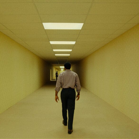 A24 BACKROOMS DTR1 NO GREENBAND 1920x1080 TEXTLESS SPLITS PRHQ.00 00 43 20.Still005 R2